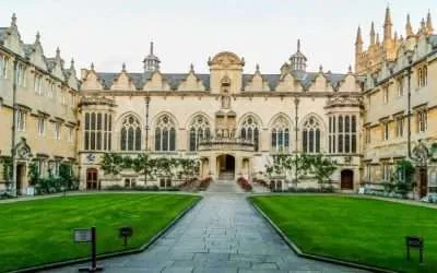 Popular Courses In UK Universities