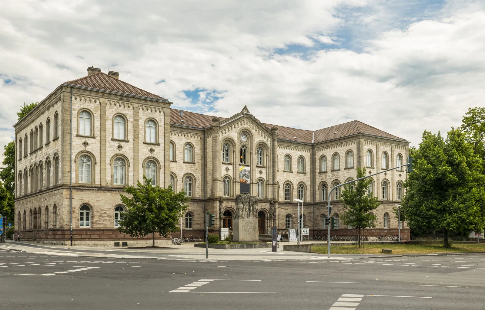 Small Towns or Big Cities in Germany: Key Factors to Consider for Student Life